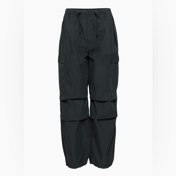 Aritzia Pants - Aritzia TNA Squad Pocket Parachute Pant NWOT